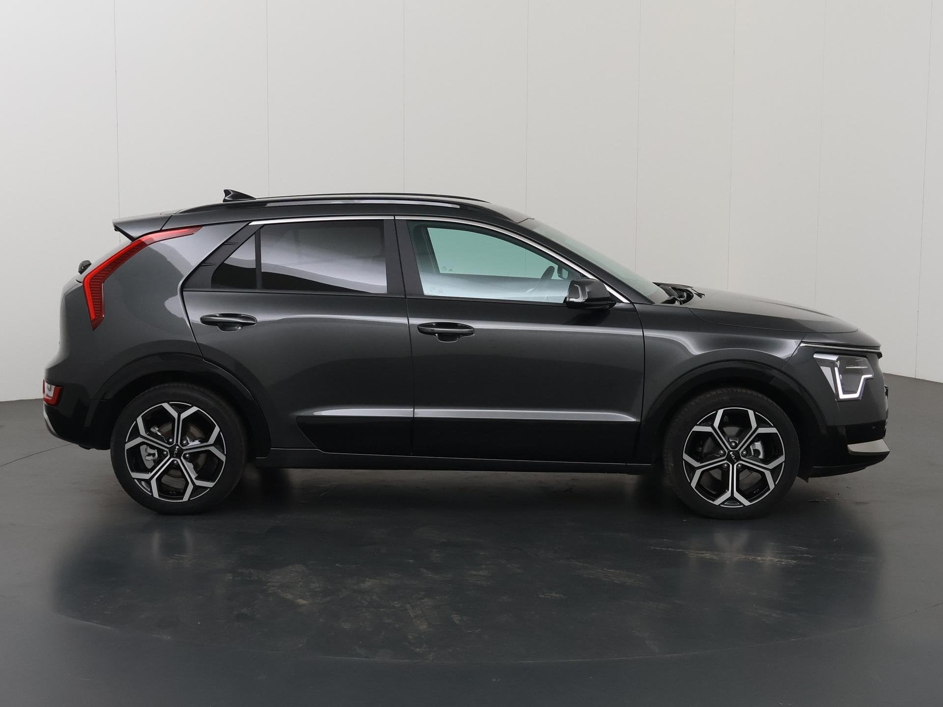 Foto 6 van Kia Niro 1.6 GDi PHEV DynamicPlusLine Edition | 18” lichtm