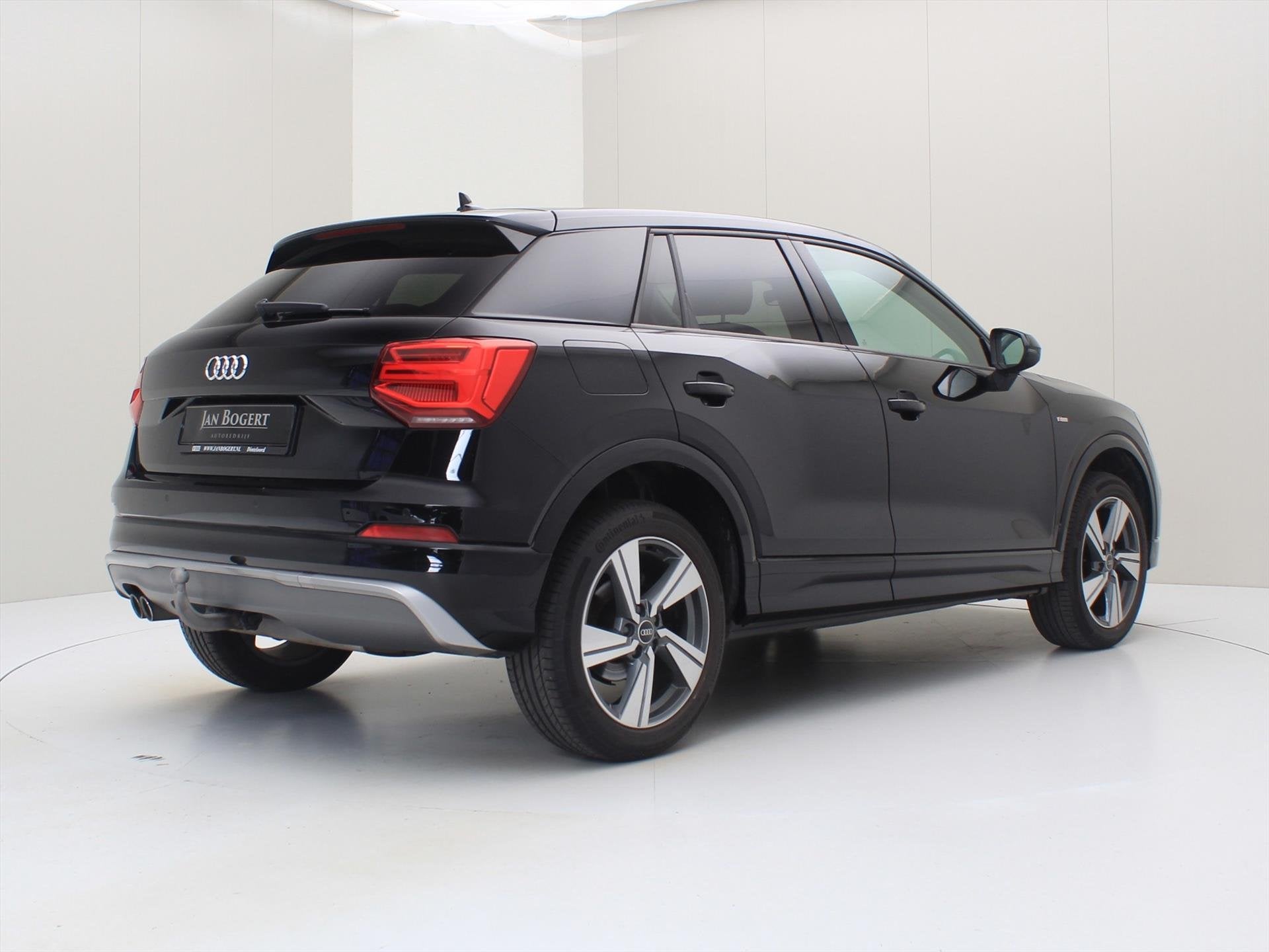 Audi Q2 35 TFSI 150pk S-Tronic Business Sport [ TREKHAAK+ACC, Automaat, 4 cilinders, 150 pk, Zwart