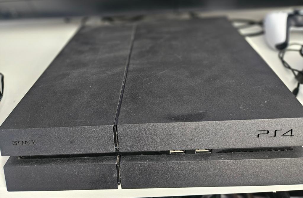 PlayStation 4 met 3 controllers en oplaadstation, Spelcomputers en Games, Spelcomputers | Sony PlayStation 4, Ophalen, Original