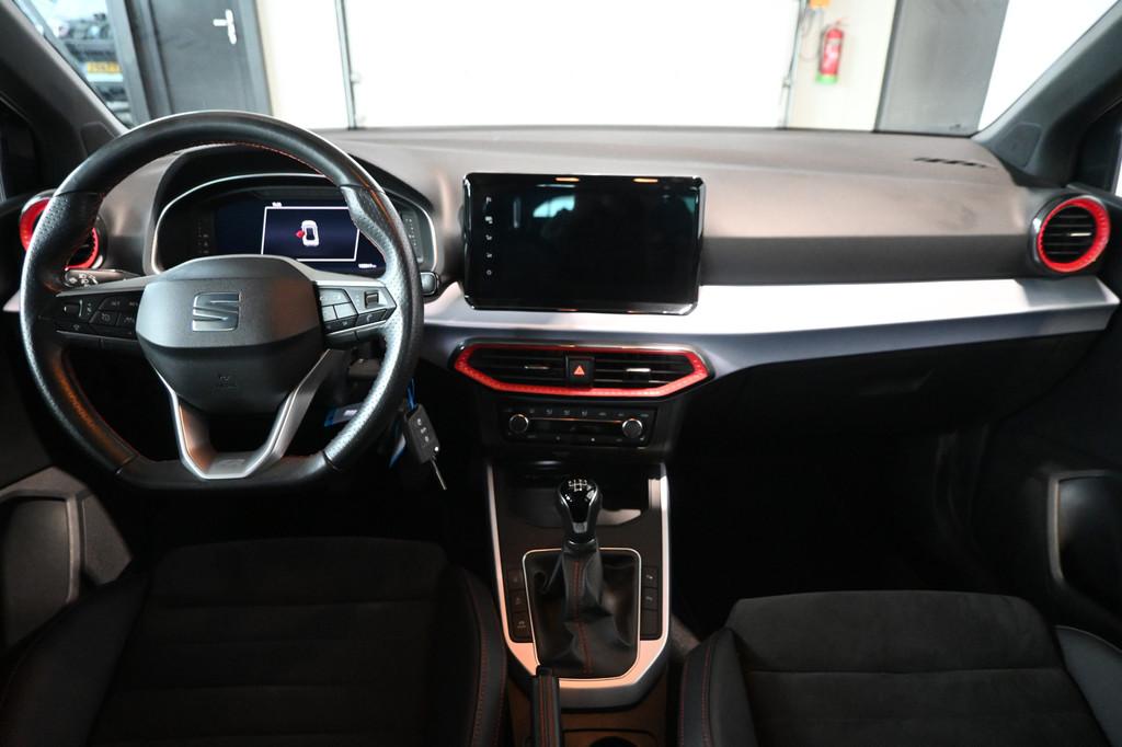 SEAT Arona 1.0 TSI FR Business Intense Clima Navigatie Carpl, Stof, Gebruikt, Met garantie (alle), Parkeercamera