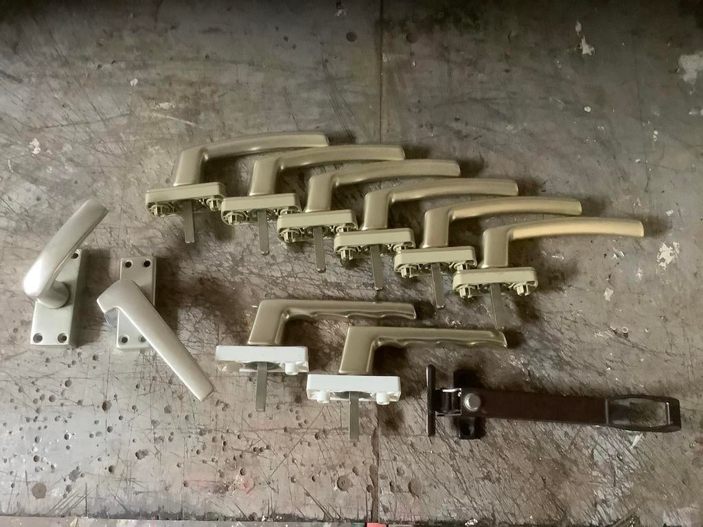 Raamafsluiters en uitzetter, Doe-het-zelf en Verbouw, Glas en Ramen, 80 tot 120 cm, Nieuw, Ophalen of Verzenden, 80 tot 120 cm