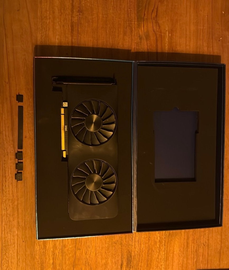 Intel Arc A750 8gb+doos (kopen of ruilen voor ram/cpu), Gebruikt, GDDR6, PCI-Express 4, Ophalen of Verzenden