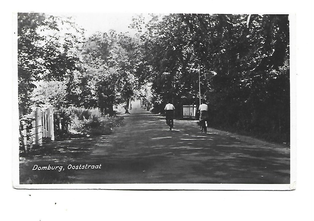 Domburg -Ooststraat, Verzamelen, Ansichtkaarten | Nederland, Verzenden, 1940 tot 1960, Gelopen, Zeeland