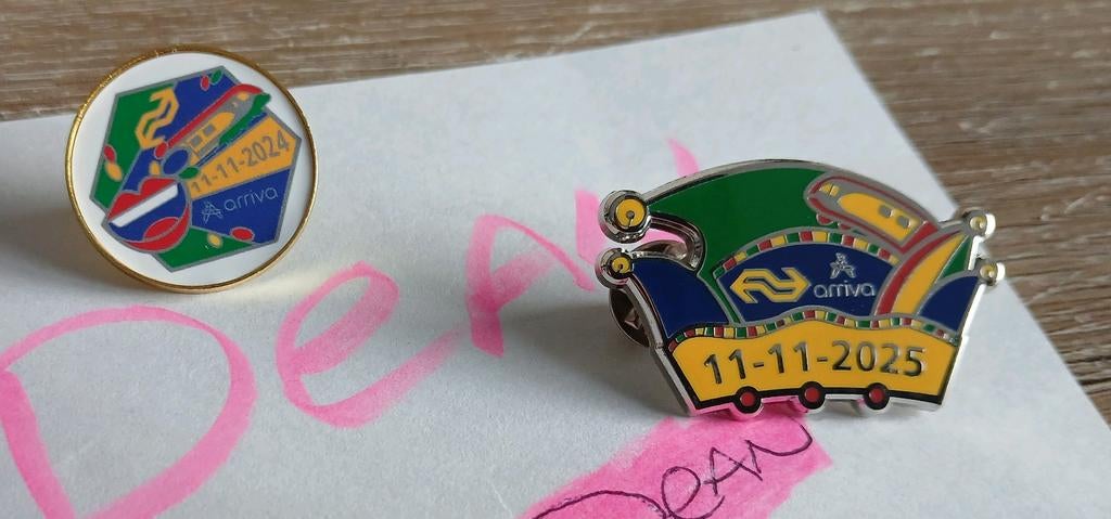 11-11-2024 11-11-2025 pin NS Arriva roermond carnaval, Verzamelen, Speldjes, Pins en Buttons, Nieuw, Speldje of Pin, Overige onderwerpen
