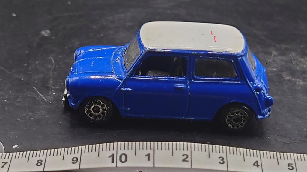 Mini Cooper 1:64 modelauto - Blauw met wit dak, Hobby en Vrije tijd, Modelauto's | 1:87, Ophalen of Verzenden