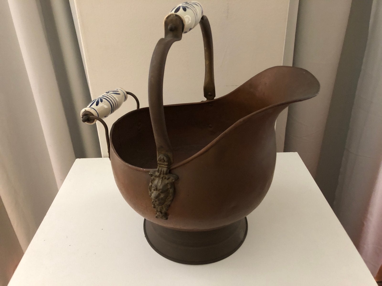 Antieke Koperen Kolenkit met Porseleinen Handvatten, Antiek en Kunst, Ophalen, Koper