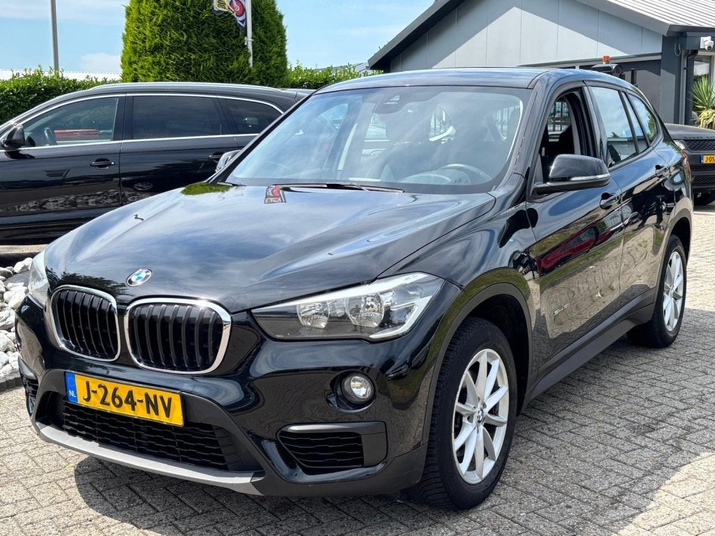 BMW X1 1.8I Benzine 2017 Zwart Automaat Nieuw Model, Auto's, Gebruikt, Euro 6, Zwart, Automatische klimaatregeling