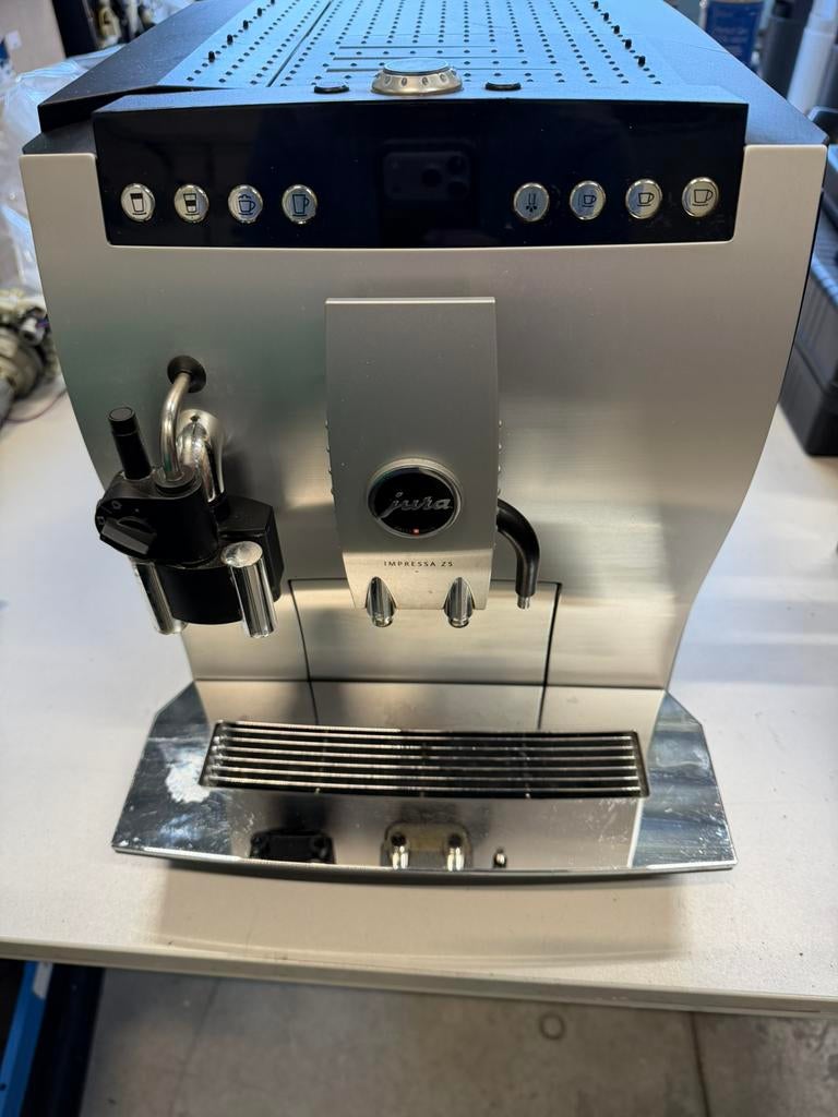 Jura Impressa Z5 voor heel weinig, Witgoed en Apparatuur, Koffiezetapparaten, 10 kopjes of meer, Ophalen, Gebruikt, Koffiemachine