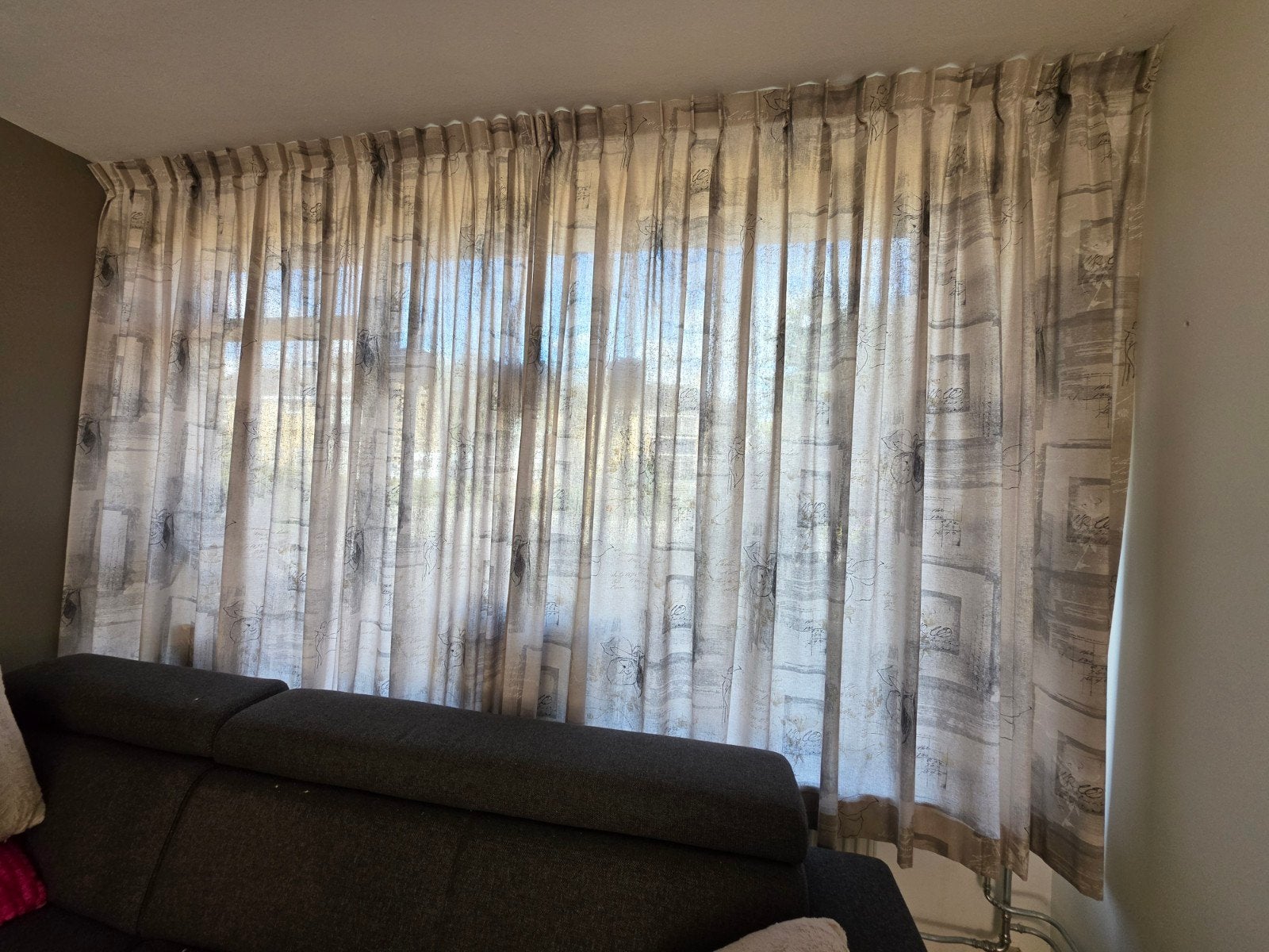 4 Gordijnen zandkleur/beige met zwarte details (rookvrij), Huis en Inrichting, Stoffering | Gordijnen en Lamellen, Ophalen of Verzenden