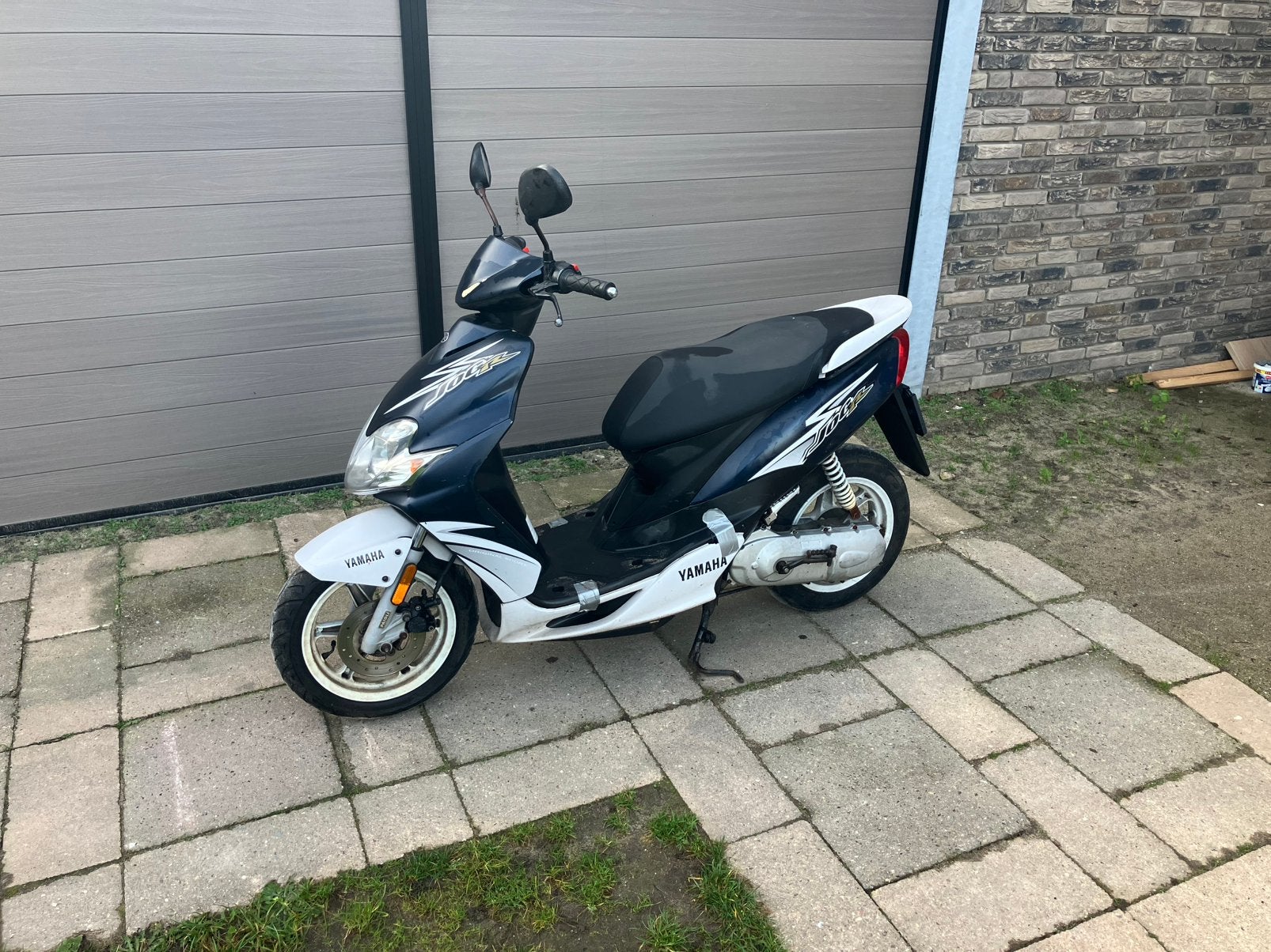 Jamaha jog r (lees advertentie), Fietsen en Brommers, Ophalen, Tweetakt, Gebruikt, Yamaha