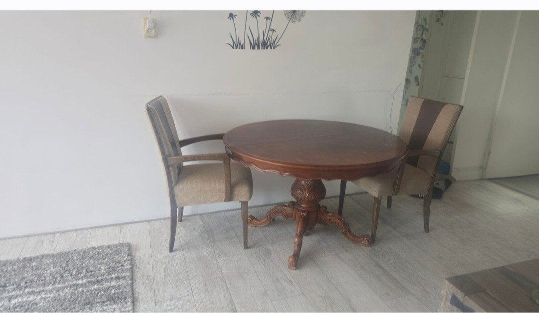 Klassieke ronde eettafel met vier stoelen, Antiek en Kunst, Ophalen of Verzenden