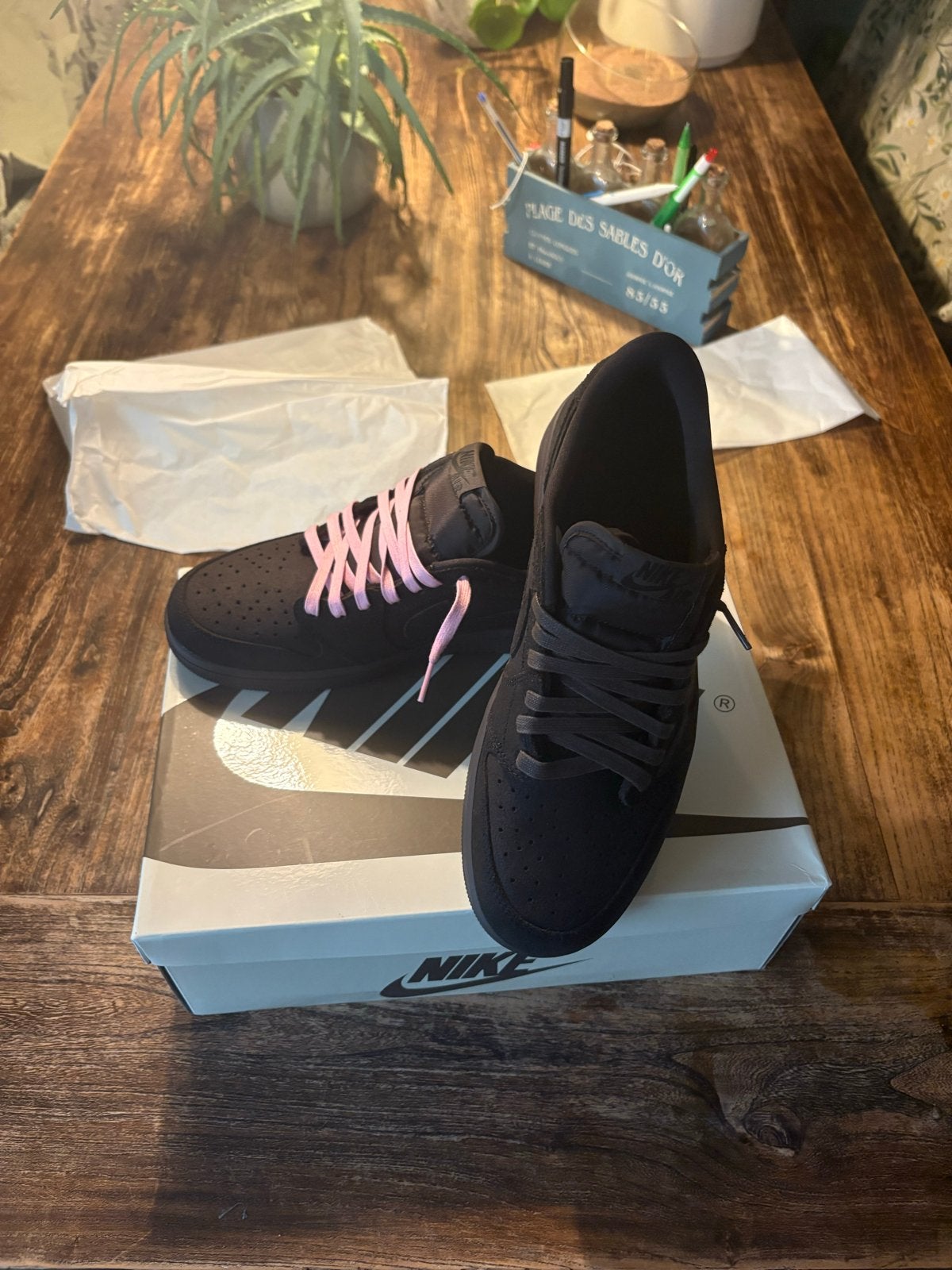 Travis Scott x Air Jordan 1 Low OG 'Velvet Brown', Ophalen of Verzenden, Nieuw, Bruin, Sneakers of Gympen