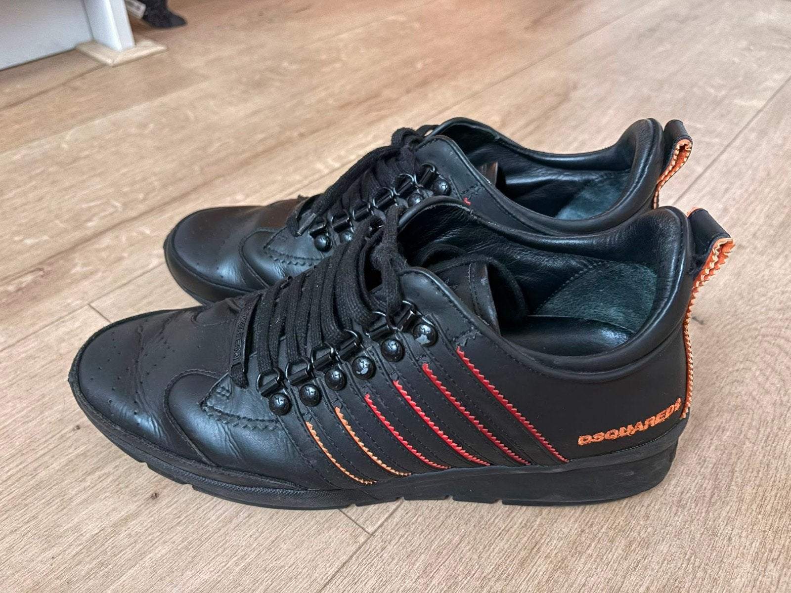 Dsquared2 sneakers zwart met oranje accenten, Dsquared2, Zwart, Ophalen of Verzenden, Sneakers of Gympen