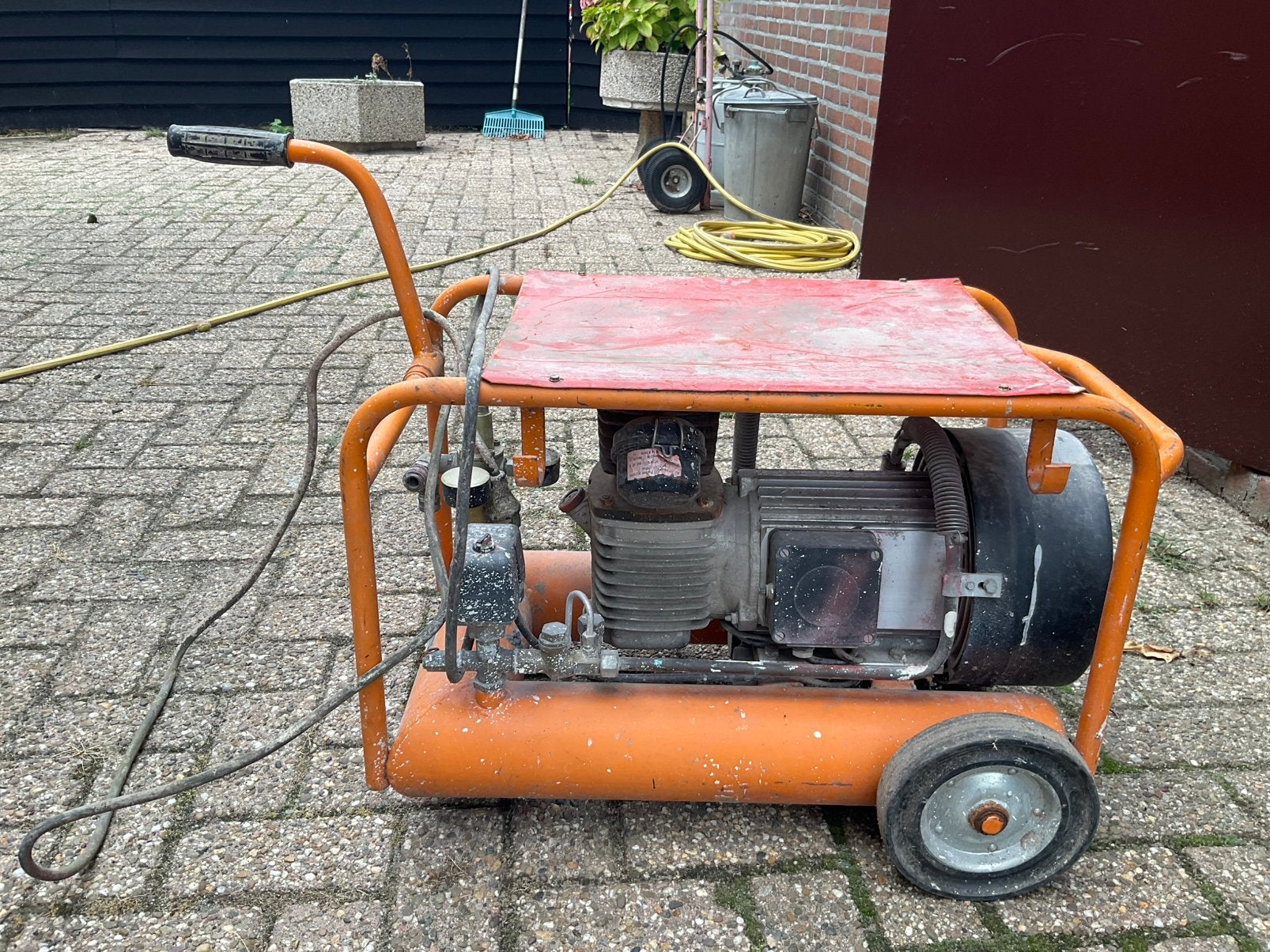 Compresor, Doe-het-zelf en Verbouw, Minder dan 25 liter, Ophalen, Zo goed als nieuw, Minder dan 200 liter/min