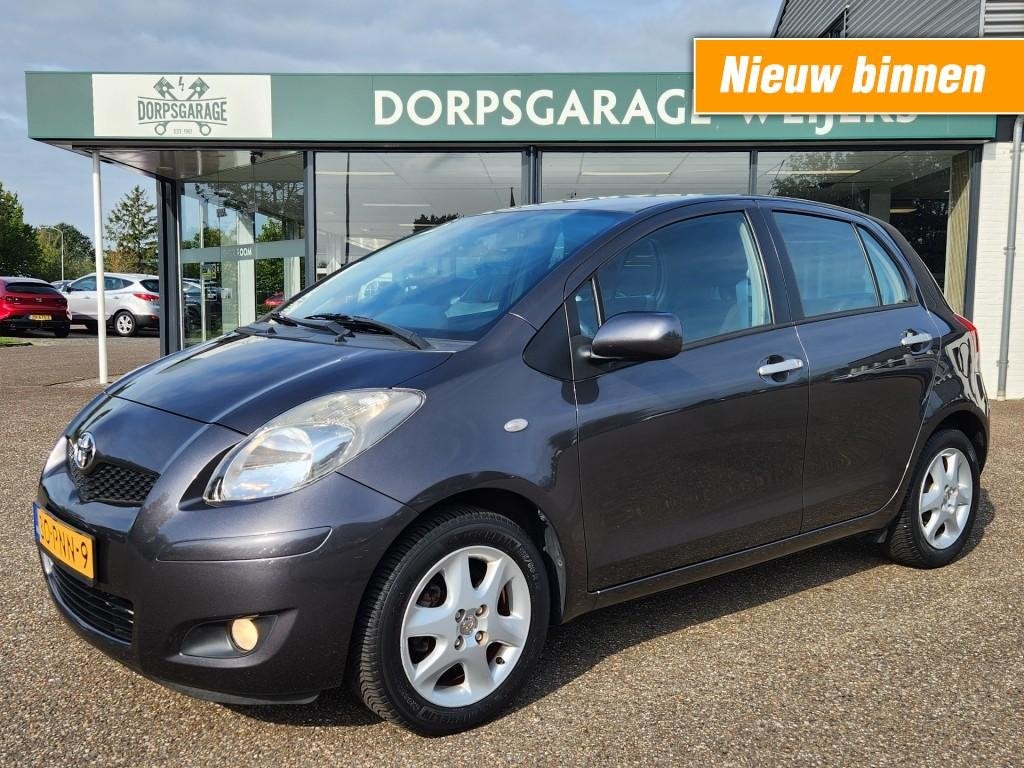 Toyota YARIS 1.3 VVT-I Aspiration, Clima, Cruise, Navi, Deal, Auto's, Voorwielaandrijving, 4 cilinders, Met garantie (alle), Bedrijf