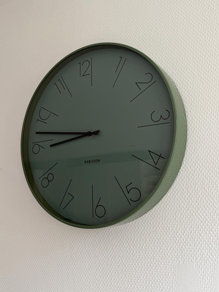 Karlsson Wandklok - Groen - Modern Design, Huis en Inrichting, Woonaccessoires | Klokken, Ophalen, Gebruikt, Analoog, Wandklok