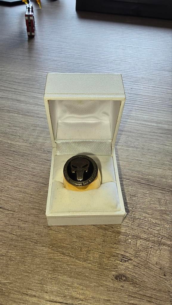 Punisher Ring - Stoere Gouden Herenring met Skull, Sieraden, Tassen en Uiterlijk, Ringen, Overige materialen, Gebruikt, 19 tot 20