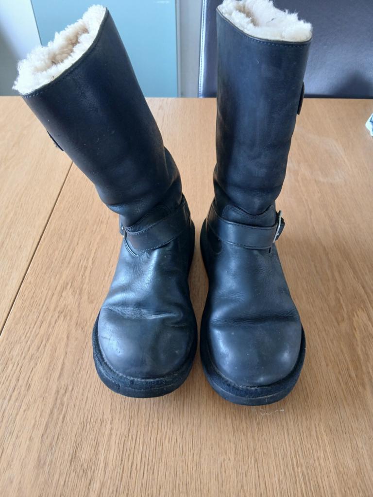 Ugg's, Ophalen of Verzenden, Zo goed als nieuw, Zwart