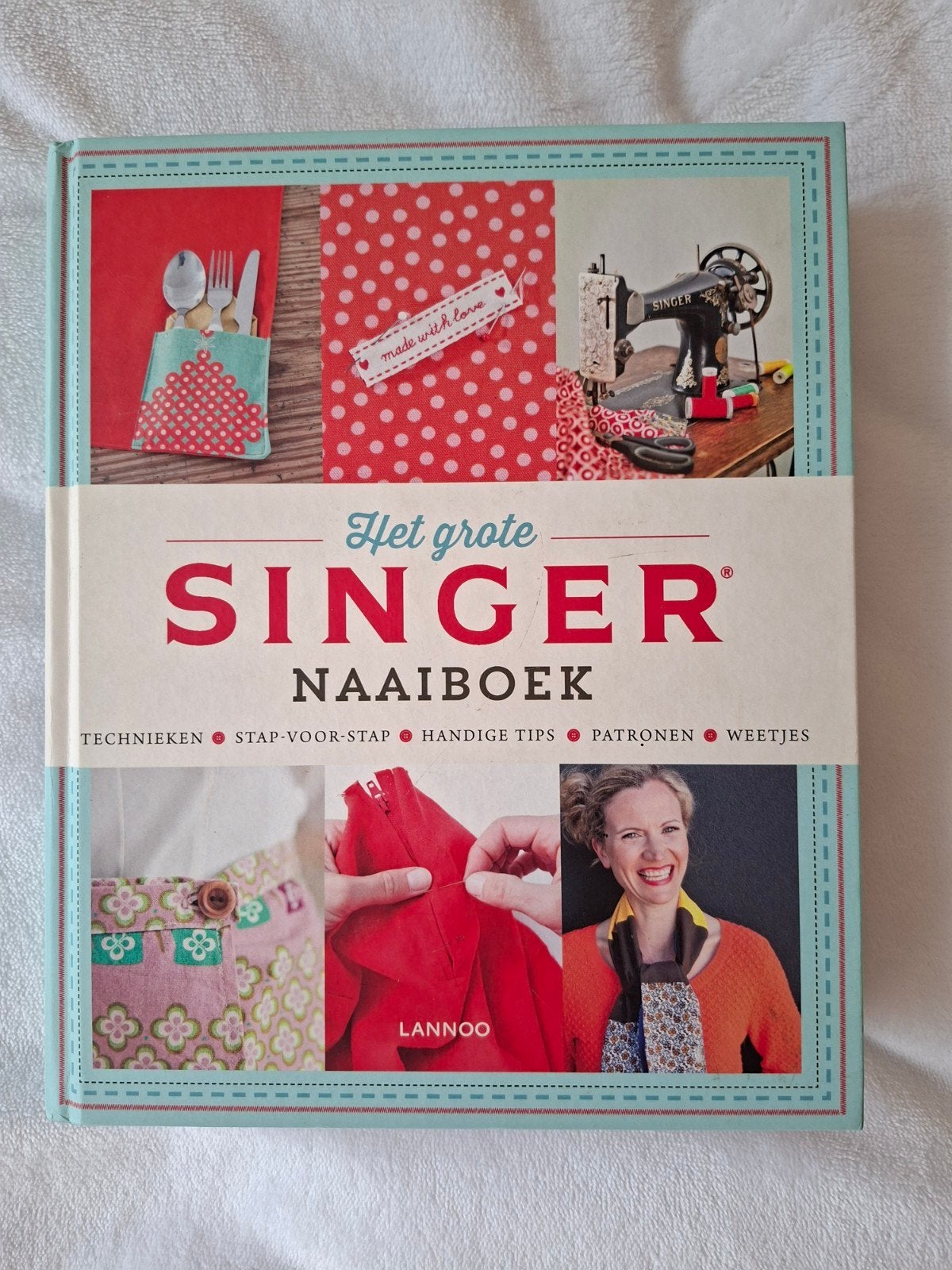 Het grote SINGER naaiboek - Technieken, patronen, tips, Ophalen of Verzenden, Zo goed als nieuw, Lannoo, Borduren en Naaien