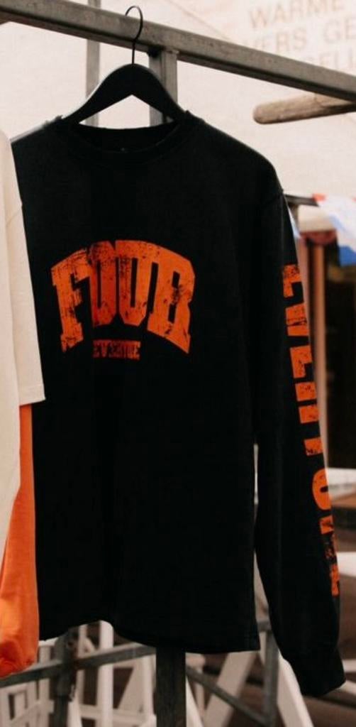 GEZOCHT: Four longsleeve Zwart Maat XS/S, Verzenden, Zo goed als nieuw, Maat 46 (S) of kleiner, Zwart