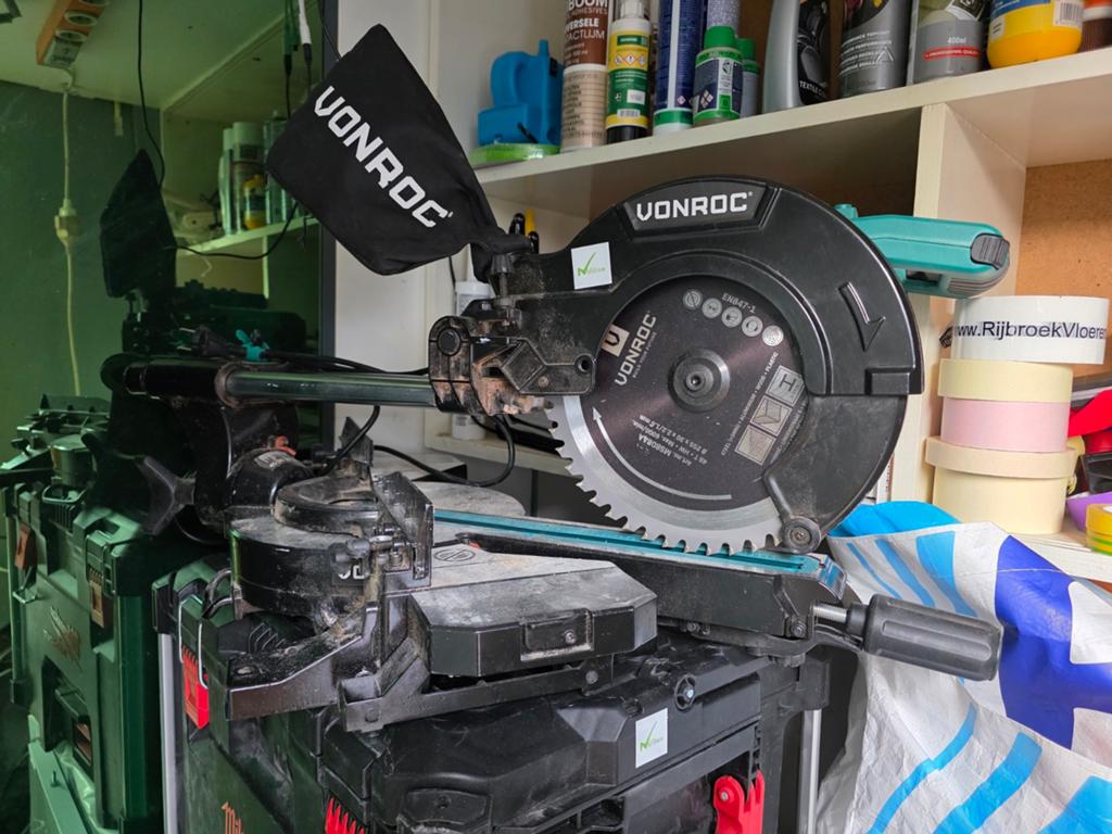 PRO Afkortzaag 2200W – 255mm Radiaal Kap- en verstekzaag, Doe-het-zelf en Verbouw, Gebruikt, 70 mm of meer, Ophalen of Verzenden