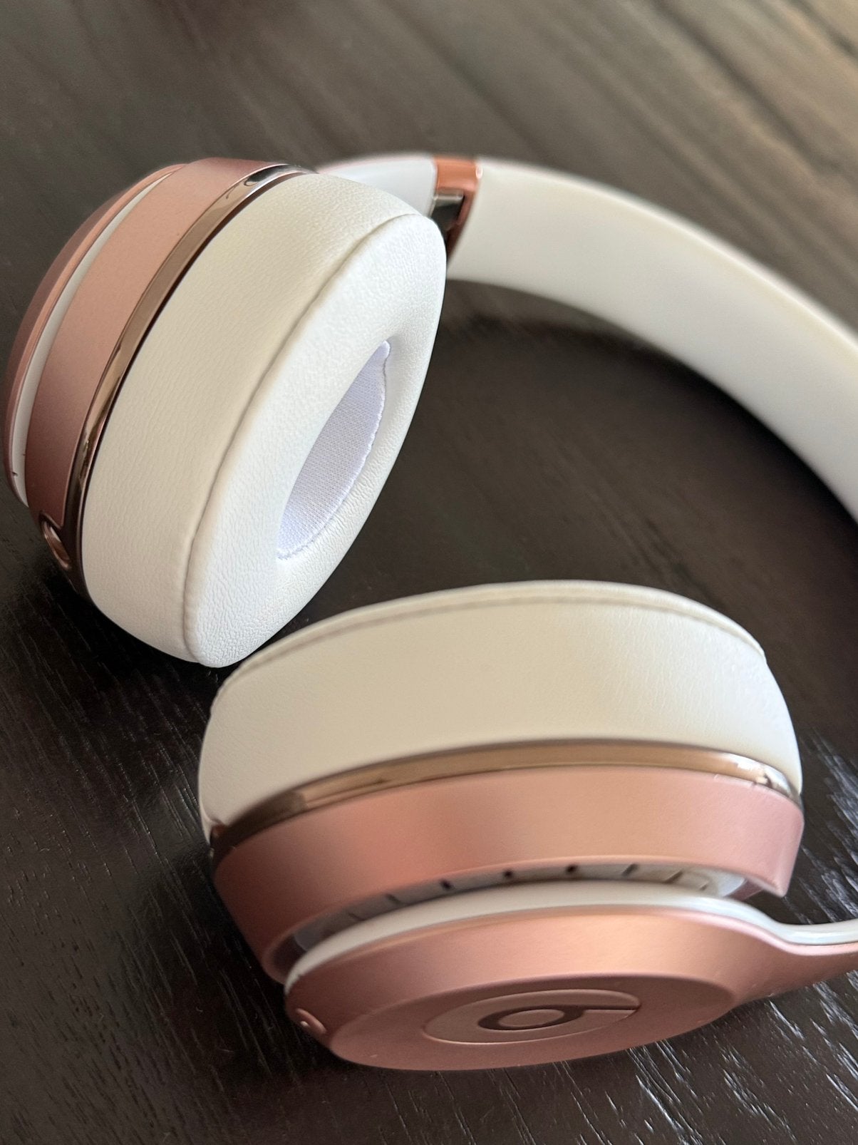 Beats Solo Wireless Rosé Gold, ZGAN met nieuwe oorkussens !!, Ophalen of Verzenden, Zo goed als nieuw, Beats, Draadloos