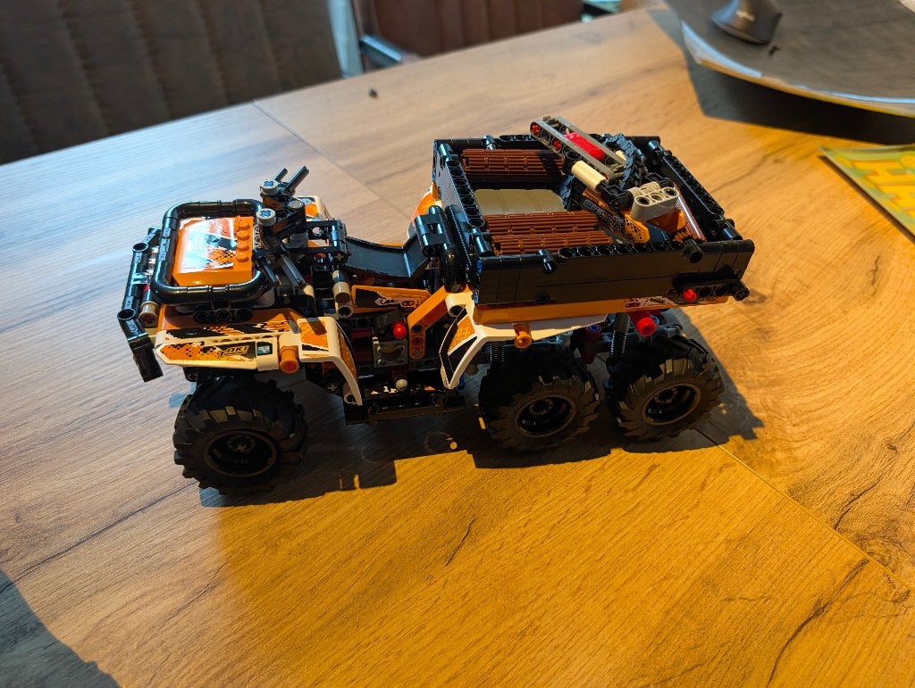 Te koop: LEGO Technic Terreinwagen - 42139, Compleet, Lego, Ophalen of Verzenden, Zo goed als nieuw