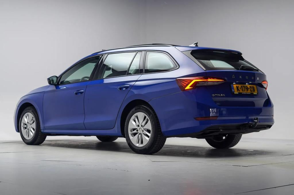 Skoda Octavia 1.0 TSI Business Edition [ Pano Navi Virtual T, Auto's, Skoda, 21 km/l, Gebruikt, Blauw, Origineel Nederlands