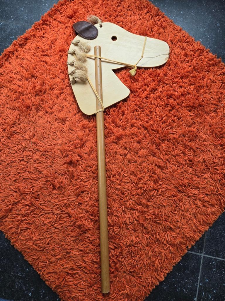 Klassiek houten stokpaard / hobbyhorse, Ophalen of Verzenden, Zo goed als nieuw, Rij- of Hobbelspeelgoed