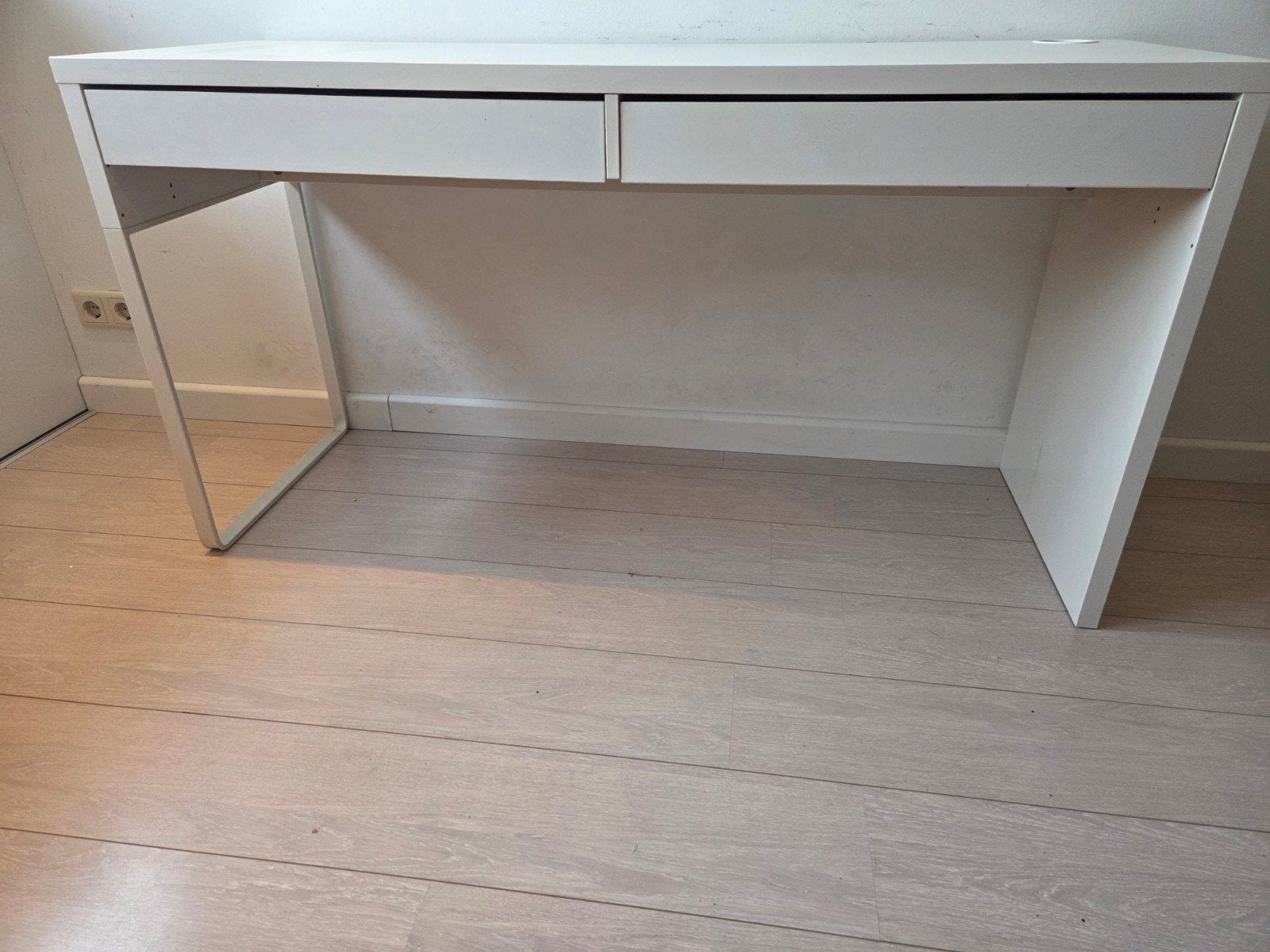 Ikea Micke bureau wit 142x50 gebruikt, Ophalen, Met lades, Gebruikt, IKEA