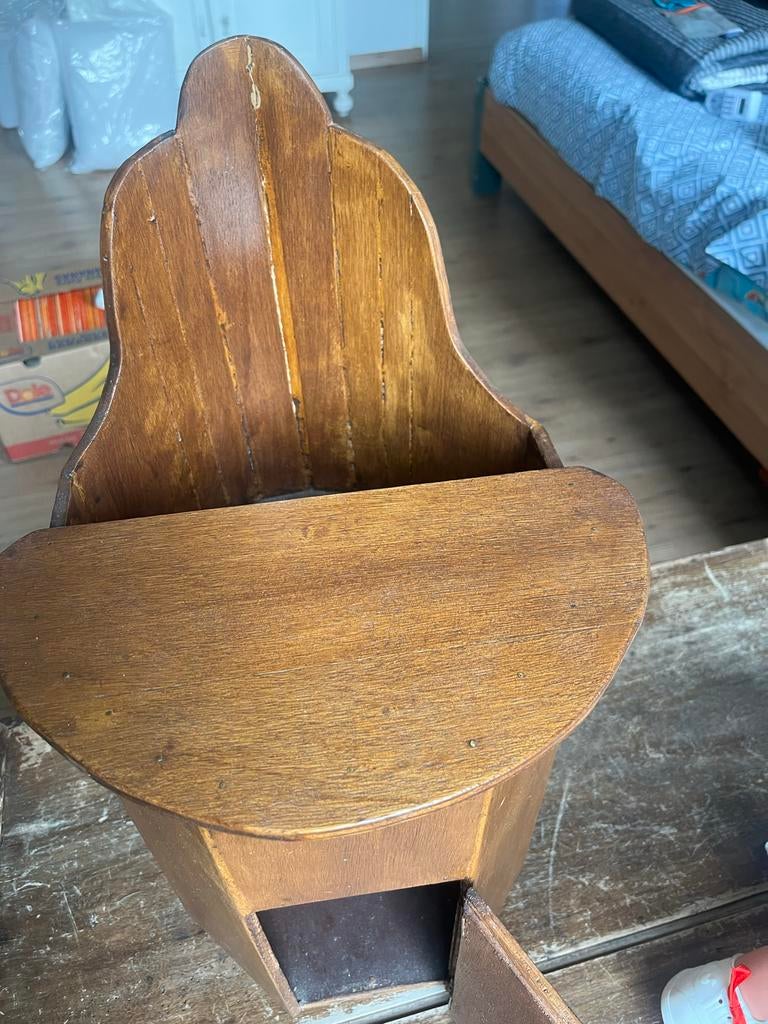 Vintage houten poppenstoel met opbergvak, Antiek en Kunst, Antiek | Speelgoed, Ophalen of Verzenden