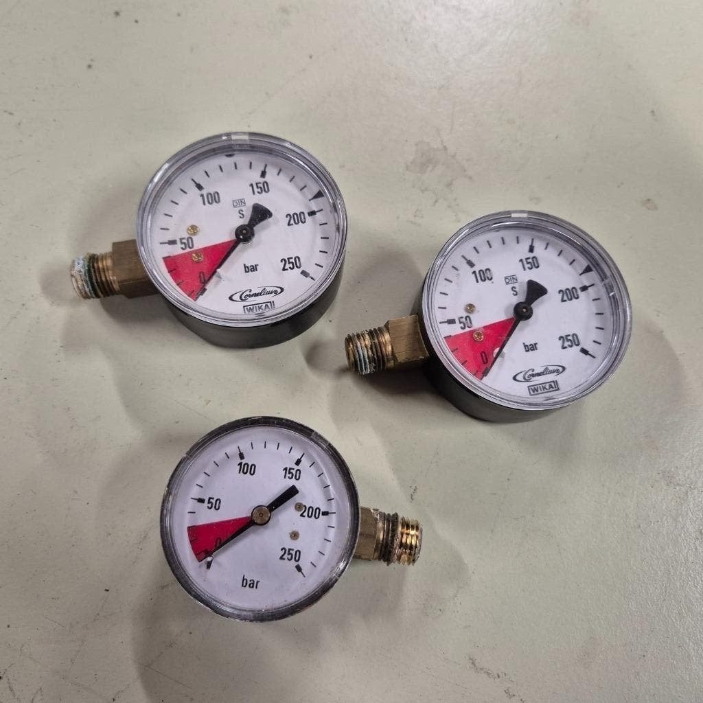 2x drukmeter manometer 250 bar, Minder dan 25 liter, Ophalen, Zo goed als nieuw, 200 tot 400 liter/min