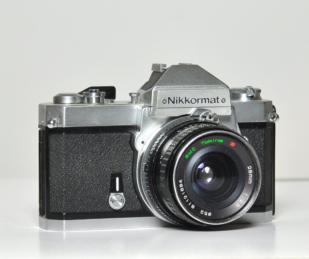 Nikkormat + 28 mm. 2.8 analoog, Ophalen of Verzenden, Spiegelreflex, Overige Merken