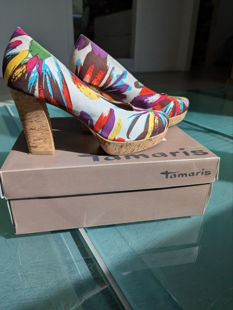 Pumps met kleurrijke print maat 37, Kleding | Dames, Schoenen, Tamaris, Pumps, Overige kleuren, Ophalen of Verzenden