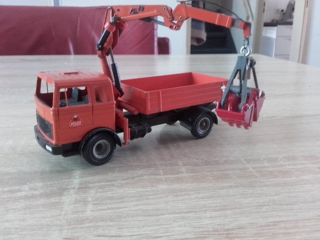 Mercedes bakwagen met kraan. Conrad., Hobby en Vrije tijd, Ophalen of Verzenden, Gebruikt, Bus of Vrachtwagen, Conrad