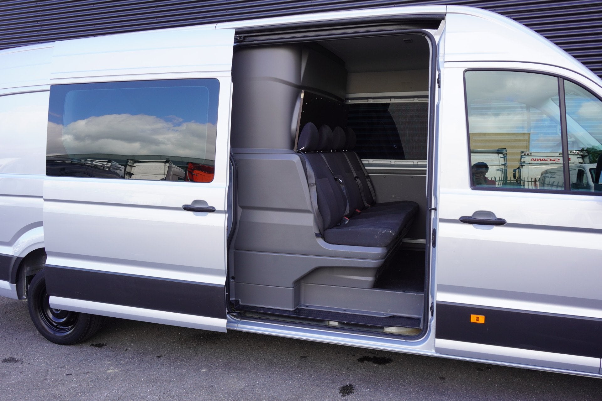 MAN TGE 180pk Automaat Dubbele cabine L4H3/L3H2 Trekhaak App, Stof, Gebruikt, 4 cilinders, Bedrijf