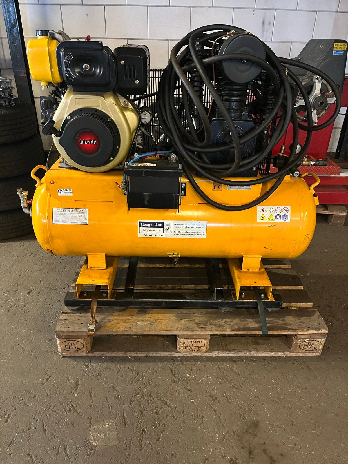 Krachtige diesel compressor - 160L, 12 bar, Ophalen, Gebruikt, 400 tot 800 liter/min, Mobiel