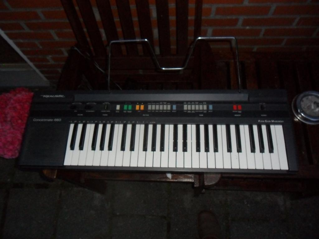 Vintage keyboard Realistic Concertmate 660 uit 1988, Muziek en Instrumenten, Keyboards, Gebruikt, Ophalen of Verzenden, Aanslaggevoelig