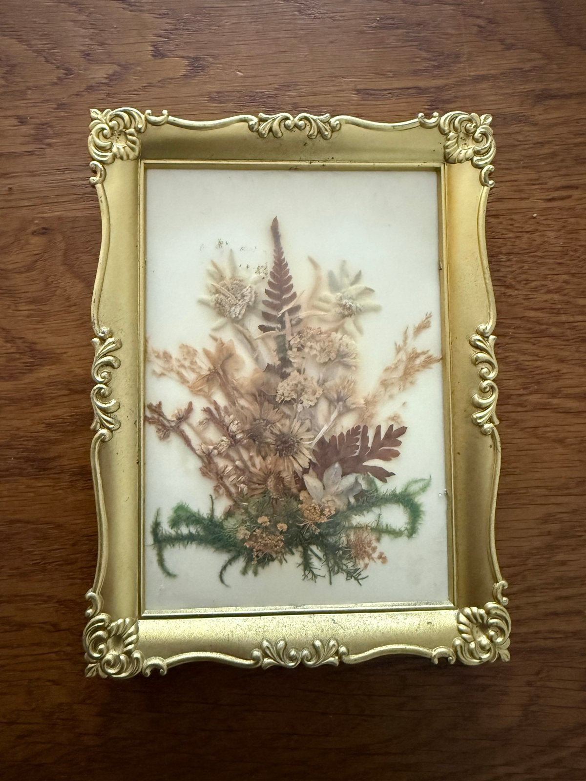 Vintage lijstje met droogbloemen., Ophalen of Verzenden, Gebruikt, Kunststof