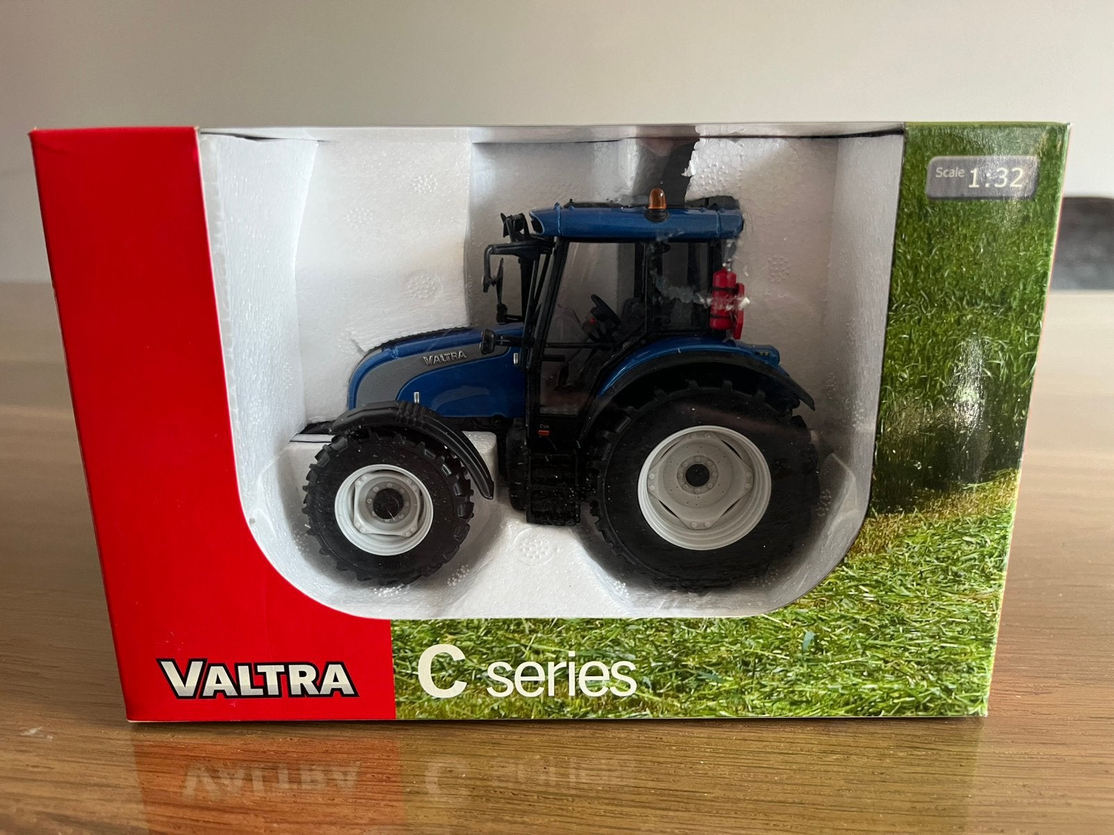 Valtra C series tractor UH Blauw 42201981, Ophalen of Verzenden, Nieuw, Tractor of Landbouw, Universal Hobbies