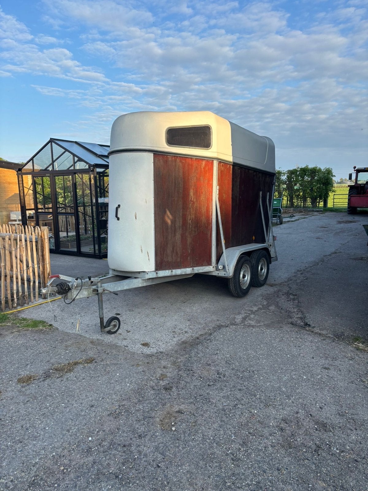 Goede degelijke paardentrailer, Dieren en Toebehoren, Ophalen, Gebruikt, Hout, 1½-paards trailer
