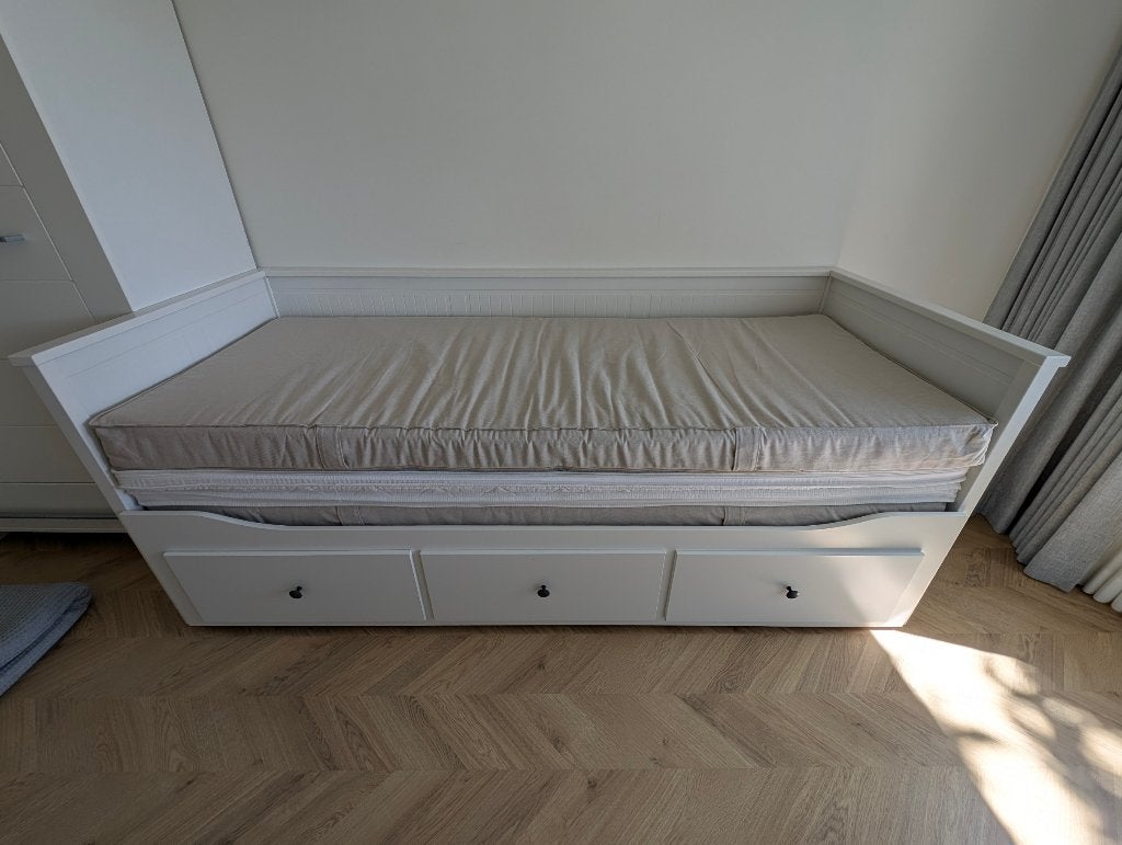 Ikea Hemnes Bedbank Wit + 2 Matrassen & Veel Extra's, Huis en Inrichting, Slaapkamer | Bedden, Ophalen, Verstelbaar, Wit, Tweepersoons