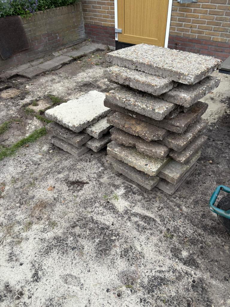 GRATIS af te halen: grindtegels en stoeptegels, Tuin en Terras, Ophalen, Gebruikt, 10 m² of meer, Beton