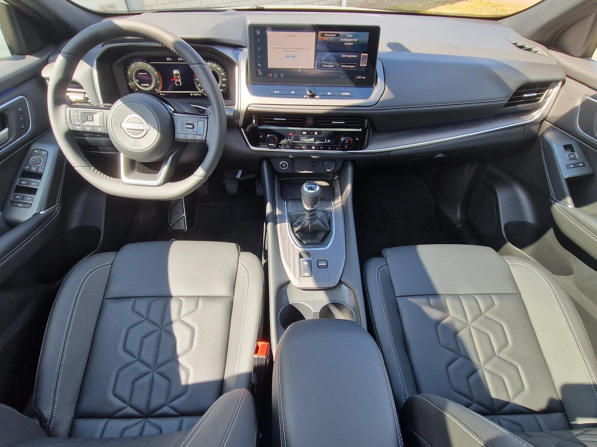 Nissan Qashqai 1.3 MHEV Tekna / Panoramadak / Elektrisch Ver, Auto's, Voorwielaandrijving, Dealer onderhouden, 4 cilinders, 700 kg
