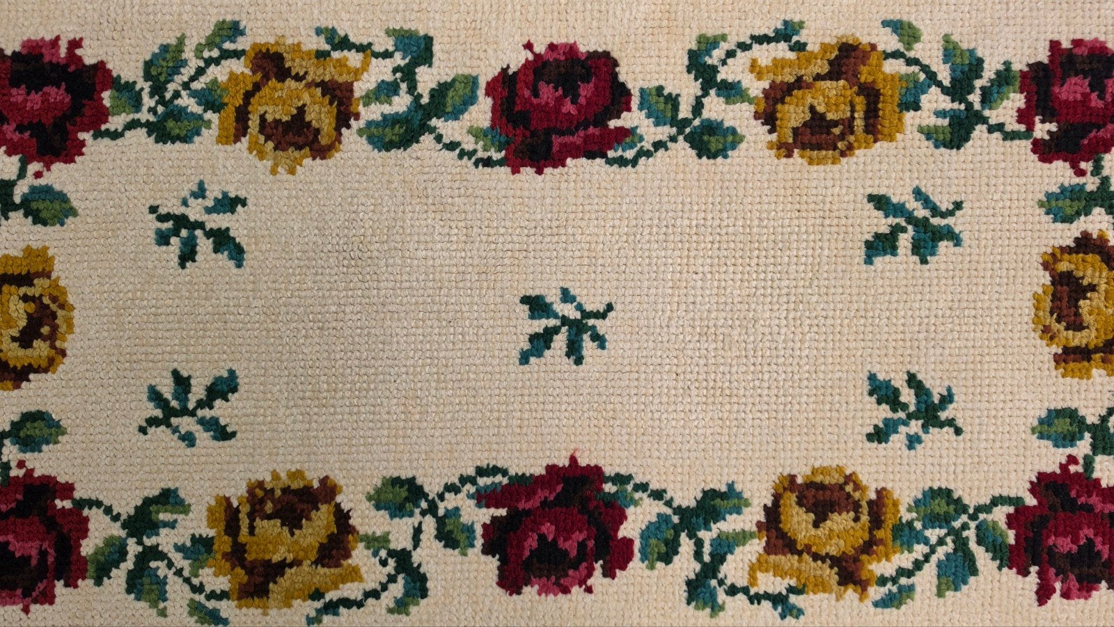 Vintage Handgemaakt wol Smyrna tapijt roses retro 115x168cm, Gebruikt, 100 tot 150 cm, Www.hypepopup.nl, Ophalen of Verzenden