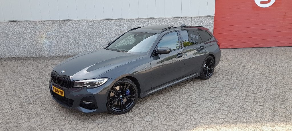 BMW 330i M-sport touring, Dealeronderh Panodak,Volleer, 19'', Automaat, 1998 cc, Achterwielaandrijving, Zwart