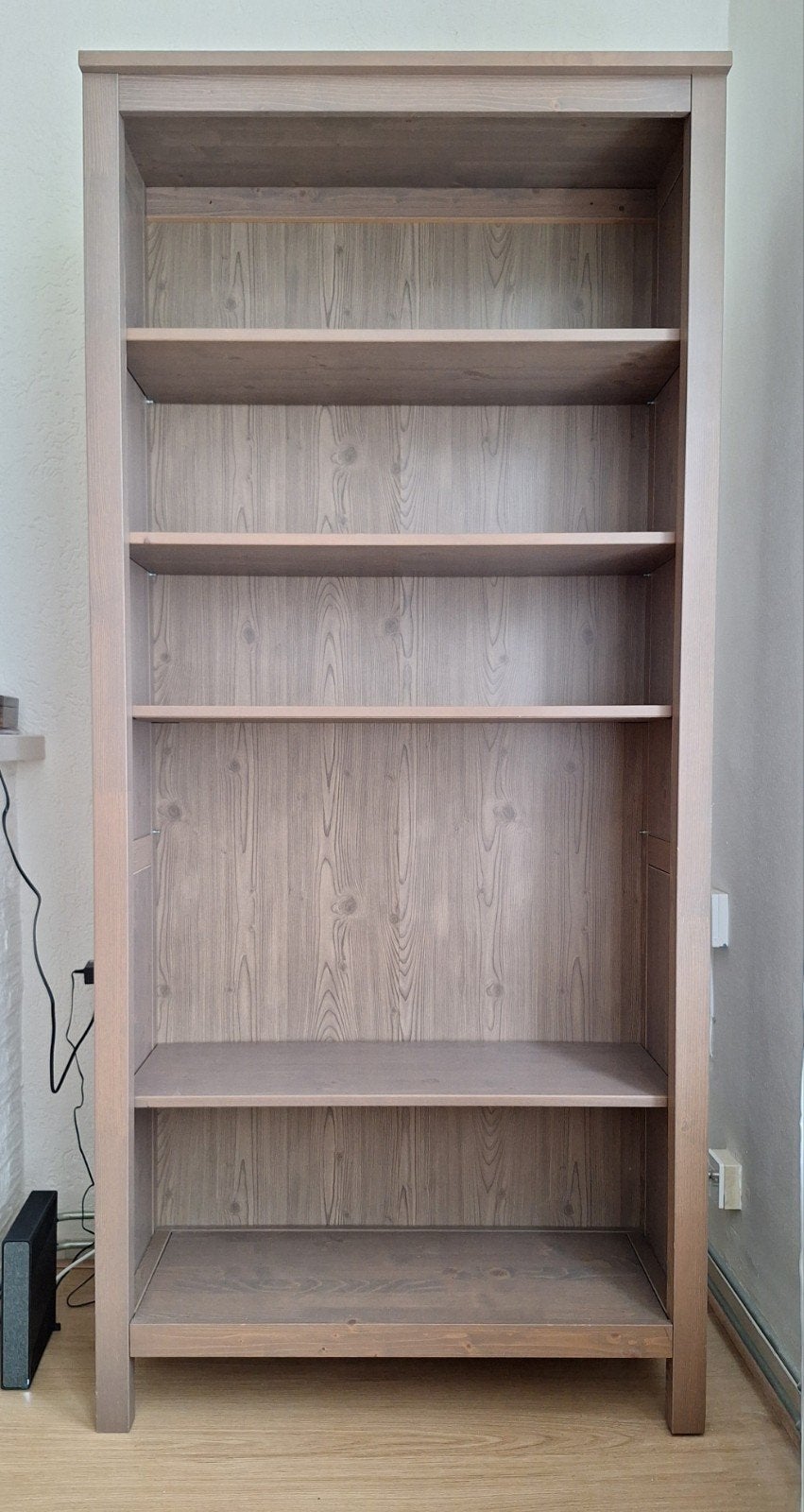 Mooie houten boekenkast met verstelbare planken