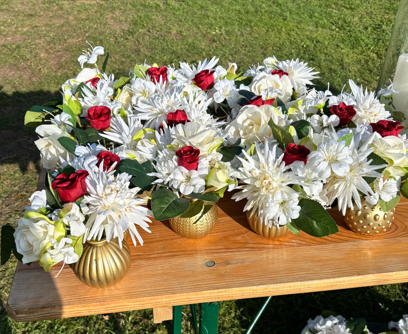 Goude decoratie vaasjes met kunstbloemen, Huis en Inrichting, Woonaccessoires | Vazen, Inclusief decoratie, Ophalen of Verzenden