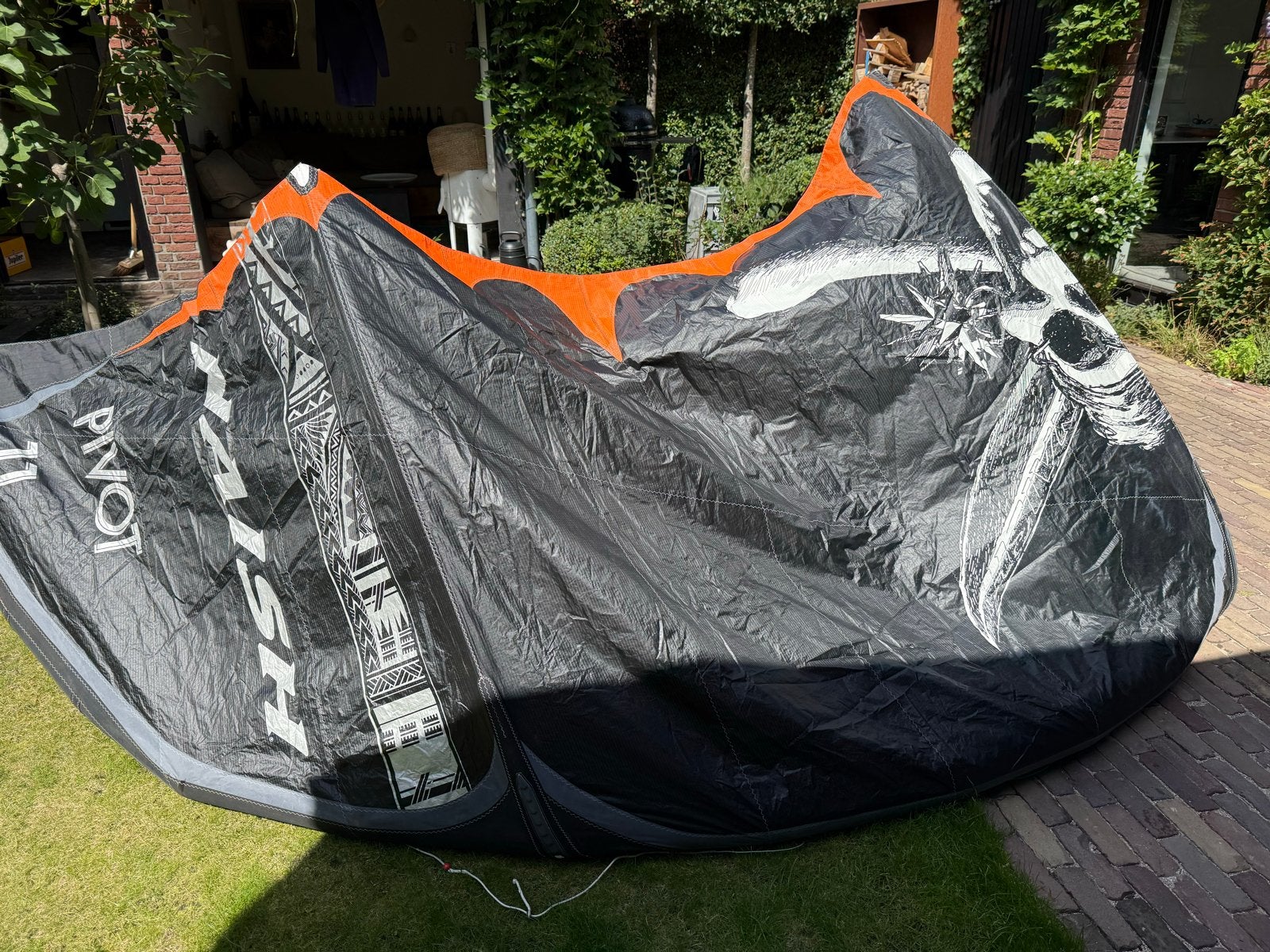 Naish Pivot 11m² kitesurf kite - Zo goed als nieuw, Ophalen, Geen board, 11 m², Zo goed als nieuw