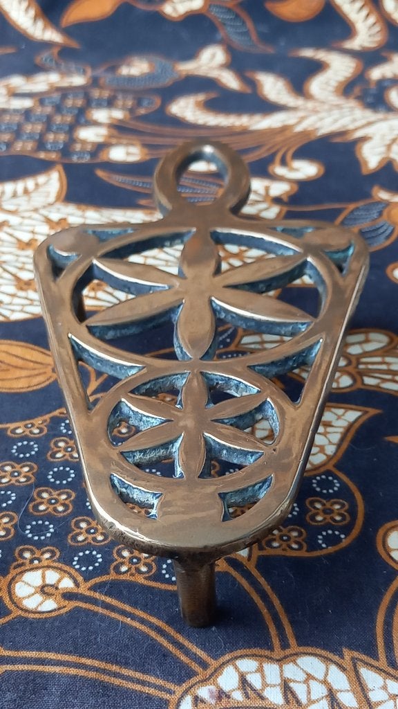 Mooie zware antieke onderzetter uit Engeland 23,5 cm., Antiek en Kunst, Ophalen of Verzenden, Koper